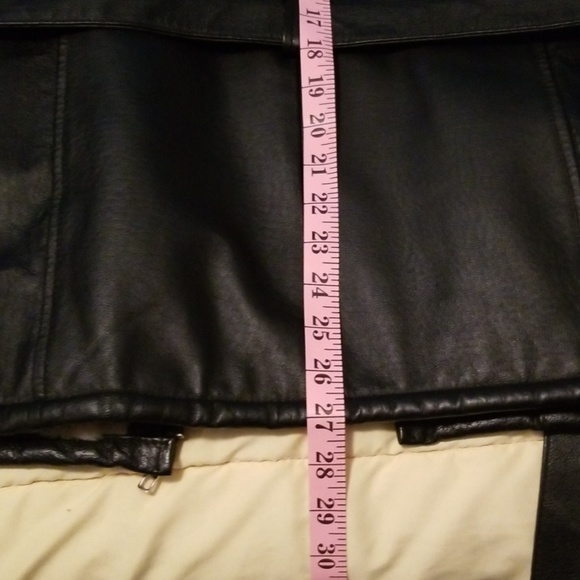 Woman's leather jacket - Picture 6 of 8